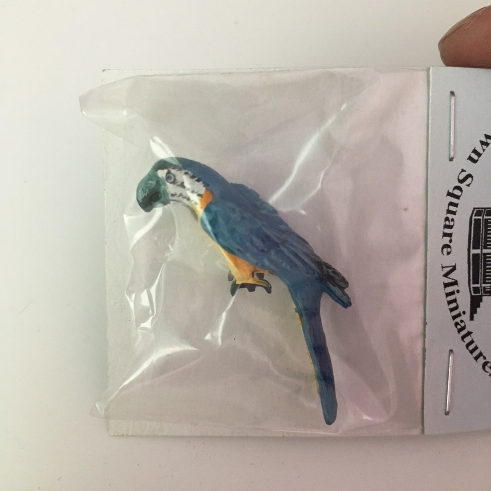 Miniature macaw charm